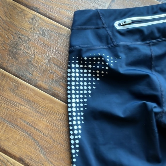 Athleta Capris - Size Small - Picture 10 of 12